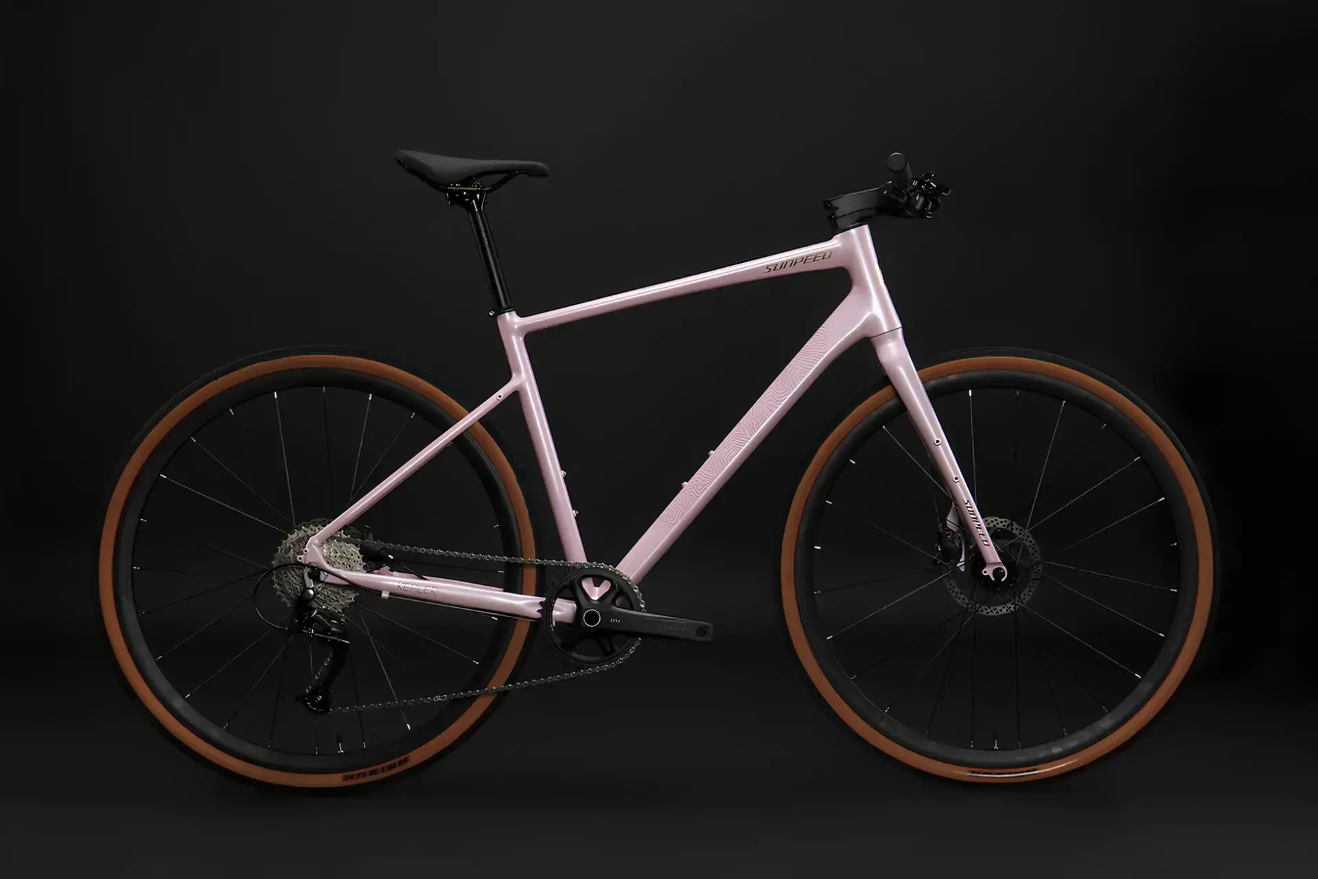 SUNPEED KEPLER HYBRIT BİSİKLET SHIMANO CUES 9 VİTES SHIMANO MT200 HIDROLIK DISK FERN 160 MM Pembe - M